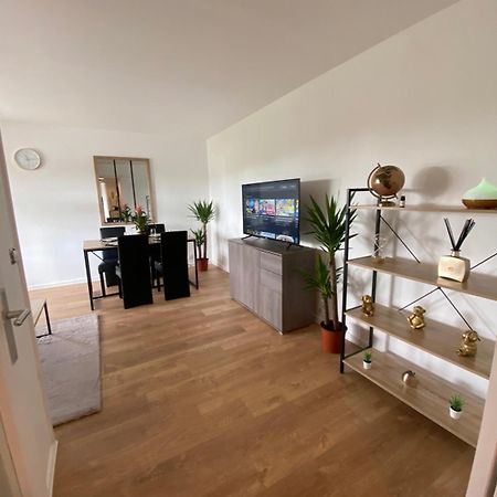 Appartement 59M2 Professionnel Ou Familial Saint Quentin En Yvelines Montigny-le-Bretonneux Esterno foto
