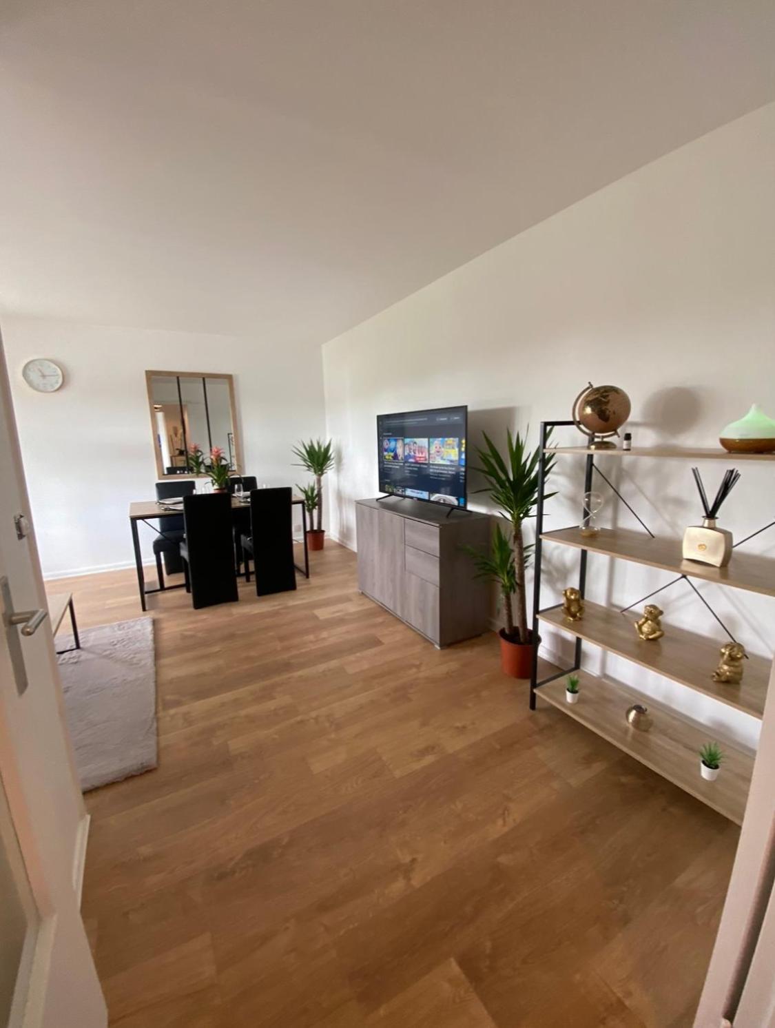 Appartement 59M2 Professionnel Ou Familial Saint Quentin En Yvelines Montigny-le-Bretonneux Esterno foto